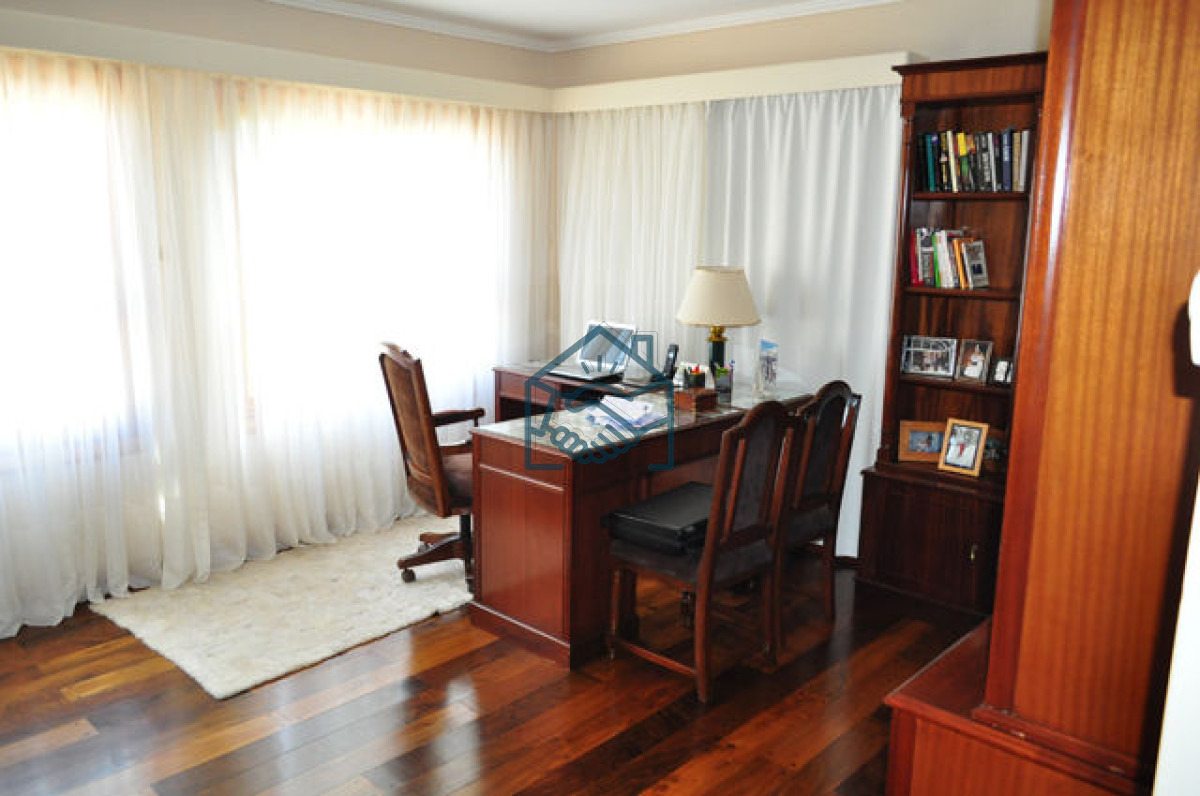 Casa ID.687/Casa-en-Mansa,-5-dormitorios--ABIERTO-A-NEGOCIOS,-TOMA-TERRENO-O-APARTAMENTOS-.PUEDE-FINANCIAR-40-CON-INTERES - Casa en Mansa, 5 dormitorios  ABIERTO A NEGOCIOS, TOMA TERRENO O APARTAMENTOS .PUEDE FINANCIAR 40% CON INTERES