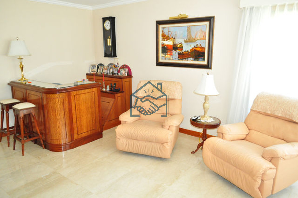 Casa ID.687/Casa-en-Mansa,-5-dormitorios--ABIERTO-A-NEGOCIOS,-TOMA-TERRENO-O-APARTAMENTOS-.PUEDE-FINANCIAR-40-CON-INTERES - Casa en Mansa, 5 dormitorios  ABIERTO A NEGOCIOS, TOMA TERRENO O APARTAMENTOS .PUEDE FINANCIAR 40% CON INTERES