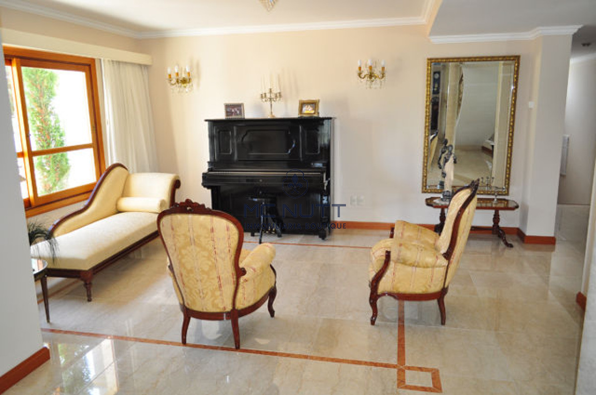 Casa ID.508/ - Casa en Mansa, 5 dormitorios  ABIERTO A NEGOCIOS, TOMA TERRENO O APARTAMENTOS .PUEDE FINANCIAR 40% CON INTERES