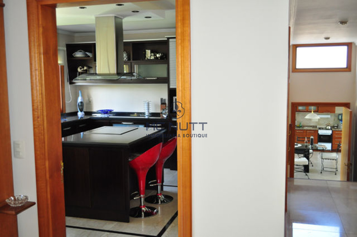 Casa ID.508/ - Casa en Mansa, 5 dormitorios  ABIERTO A NEGOCIOS, TOMA TERRENO O APARTAMENTOS .PUEDE FINANCIAR 40% CON INTERES