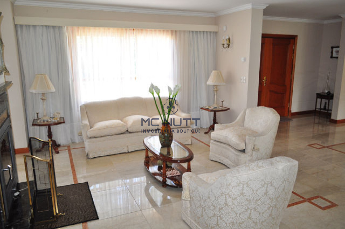 Casa ID.508/ - Casa en Mansa, 5 dormitorios  ABIERTO A NEGOCIOS, TOMA TERRENO O APARTAMENTOS .PUEDE FINANCIAR 40% CON INTERES