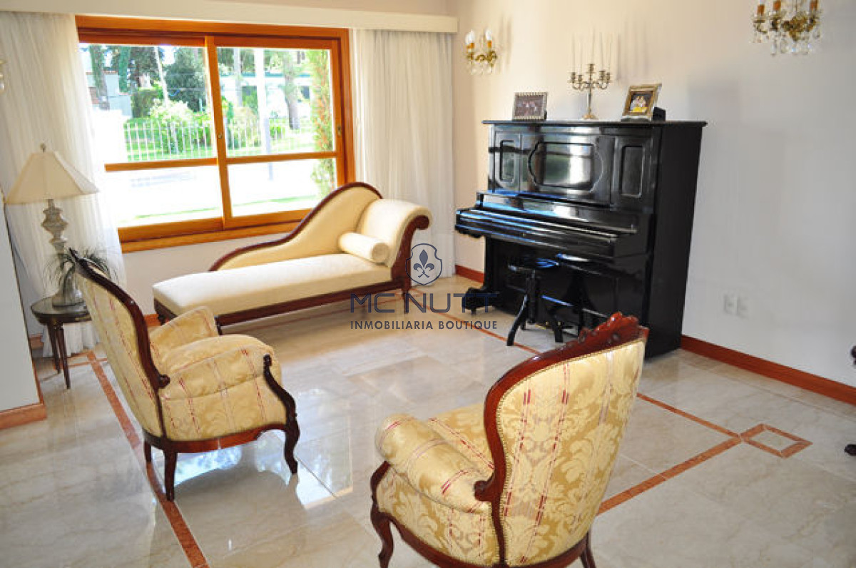 Casa ID.508/ - Casa en Mansa, 5 dormitorios  ABIERTO A NEGOCIOS, TOMA TERRENO O APARTAMENTOS .PUEDE FINANCIAR 40% CON INTERES