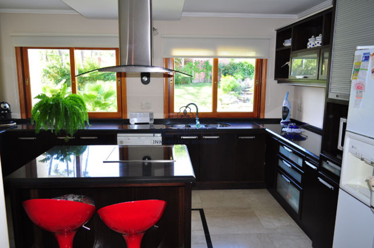 Casa ID.508/ - Casa en Mansa, 5 dormitorios  ABIERTO A NEGOCIOS, TOMA TERRENO O APARTAMENTOS .PUEDE FINANCIAR 40% CON INTERES