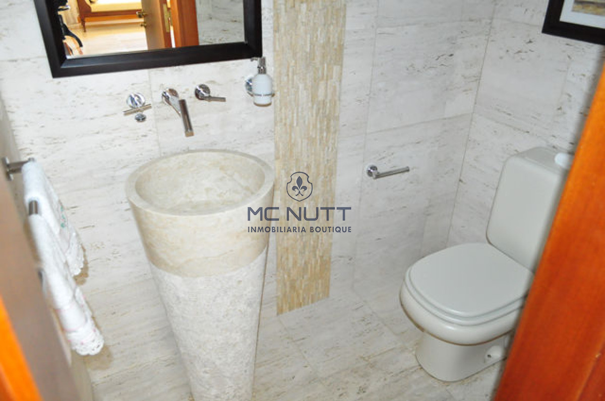 Casa ID.508/ - Casa en Mansa, 5 dormitorios  ABIERTO A NEGOCIOS, TOMA TERRENO O APARTAMENTOS .PUEDE FINANCIAR 40% CON INTERES