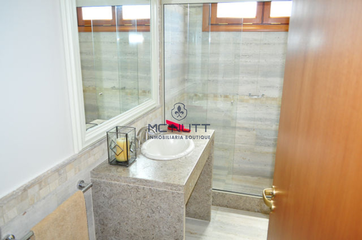 Casa ID.508/ - Casa en Mansa, 5 dormitorios  ABIERTO A NEGOCIOS, TOMA TERRENO O APARTAMENTOS .PUEDE FINANCIAR 40% CON INTERES