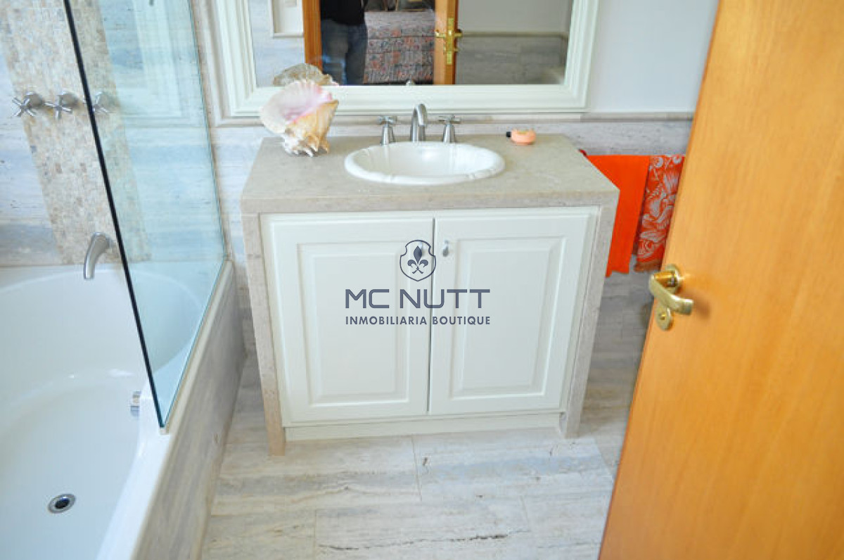 Casa ID.508/ - Casa en Mansa, 5 dormitorios  ABIERTO A NEGOCIOS, TOMA TERRENO O APARTAMENTOS .PUEDE FINANCIAR 40% CON INTERES