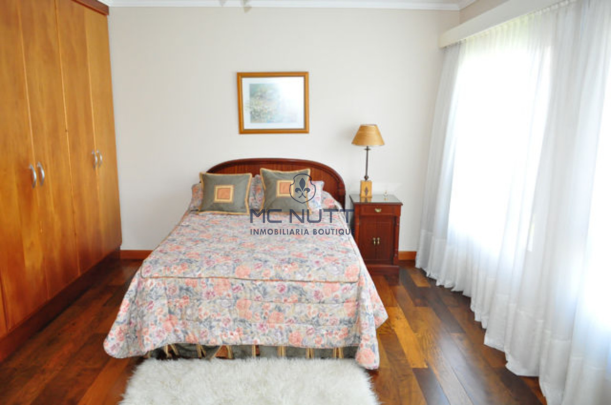 Casa ID.508/ - Casa en Mansa, 5 dormitorios  ABIERTO A NEGOCIOS, TOMA TERRENO O APARTAMENTOS .PUEDE FINANCIAR 40% CON INTERES