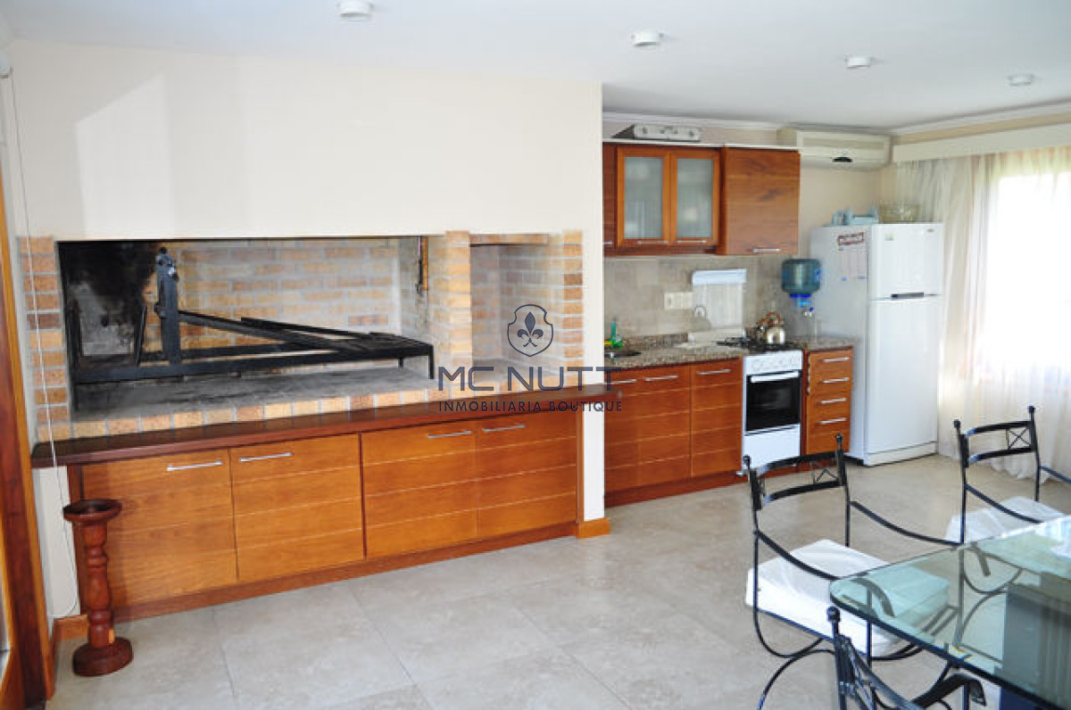 Casa ID.508/ - Casa en Mansa, 5 dormitorios  ABIERTO A NEGOCIOS, TOMA TERRENO O APARTAMENTOS .PUEDE FINANCIAR 40% CON INTERES