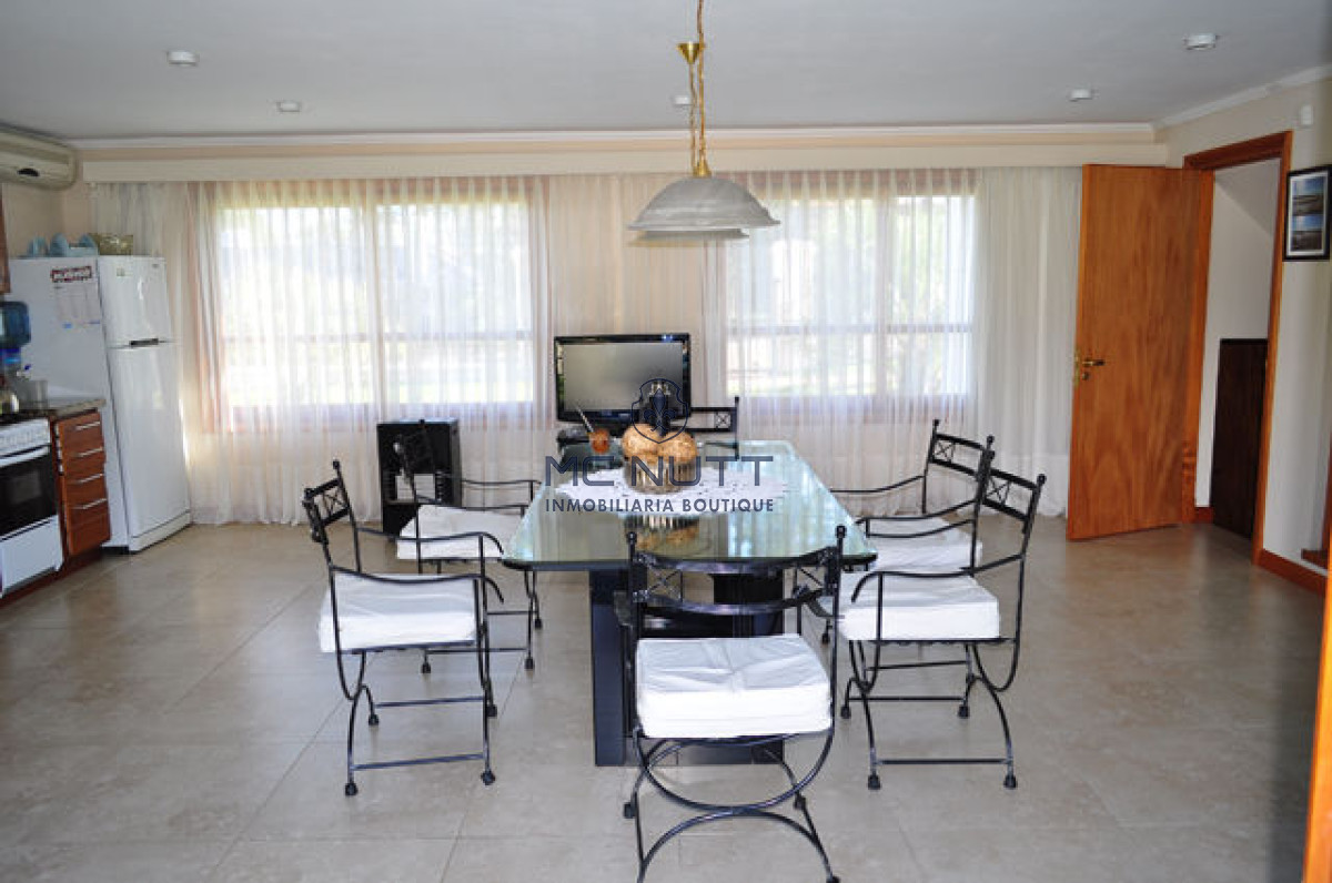 Casa ID.508/ - Casa en Mansa, 5 dormitorios  ABIERTO A NEGOCIOS, TOMA TERRENO O APARTAMENTOS .PUEDE FINANCIAR 40% CON INTERES