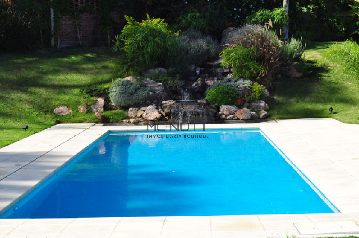 Casa ID.508/ - Casa en Mansa, 5 dormitorios  ABIERTO A NEGOCIOS, TOMA TERRENO O APARTAMENTOS .PUEDE FINANCIAR 40% CON INTERES