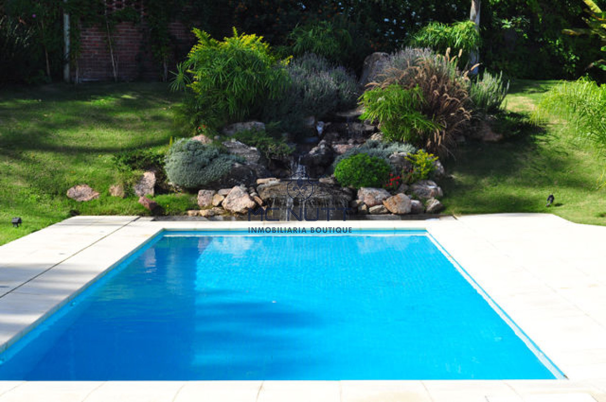 Casa ID.508/ - Casa en Mansa, 5 dormitorios  ABIERTO A NEGOCIOS, TOMA TERRENO O APARTAMENTOS .PUEDE FINANCIAR 40% CON INTERES