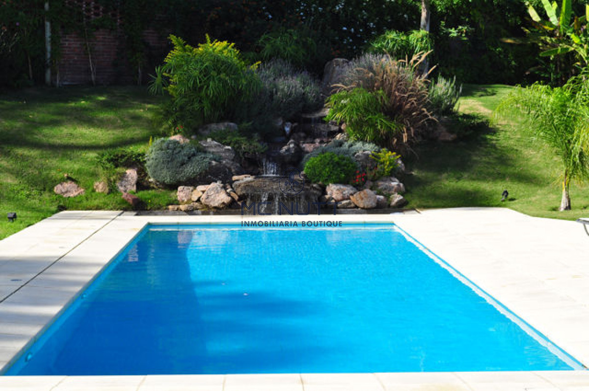 Casa ID.508/ - Casa en Mansa, 5 dormitorios  ABIERTO A NEGOCIOS, TOMA TERRENO O APARTAMENTOS .PUEDE FINANCIAR 40% CON INTERES