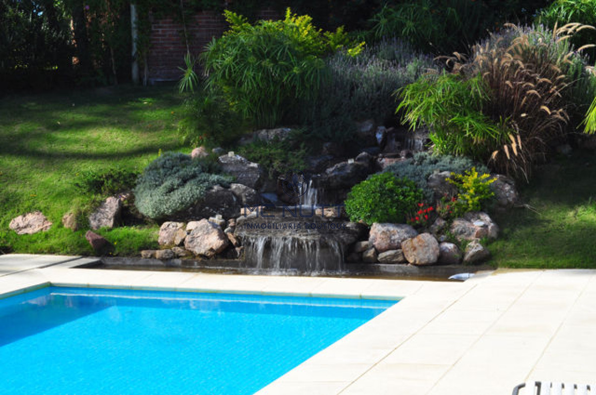 Casa ID.508/ - Casa en Mansa, 5 dormitorios  ABIERTO A NEGOCIOS, TOMA TERRENO O APARTAMENTOS .PUEDE FINANCIAR 40% CON INTERES