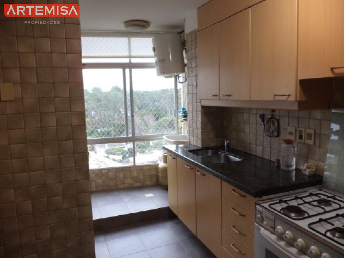 Apartamento ID.856 - bicado sobre la Avda. ROOSVELT, estratégicamente a metros del Punta Shopping  ESCUCHA OFERTAS