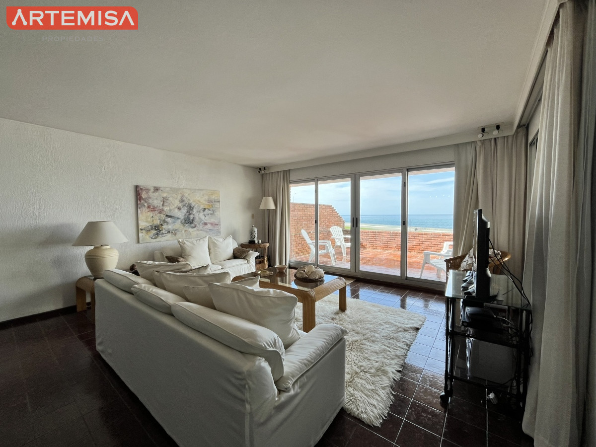 Apartamento ID.692 - Excelente propiedad en primera linea de playa brava 