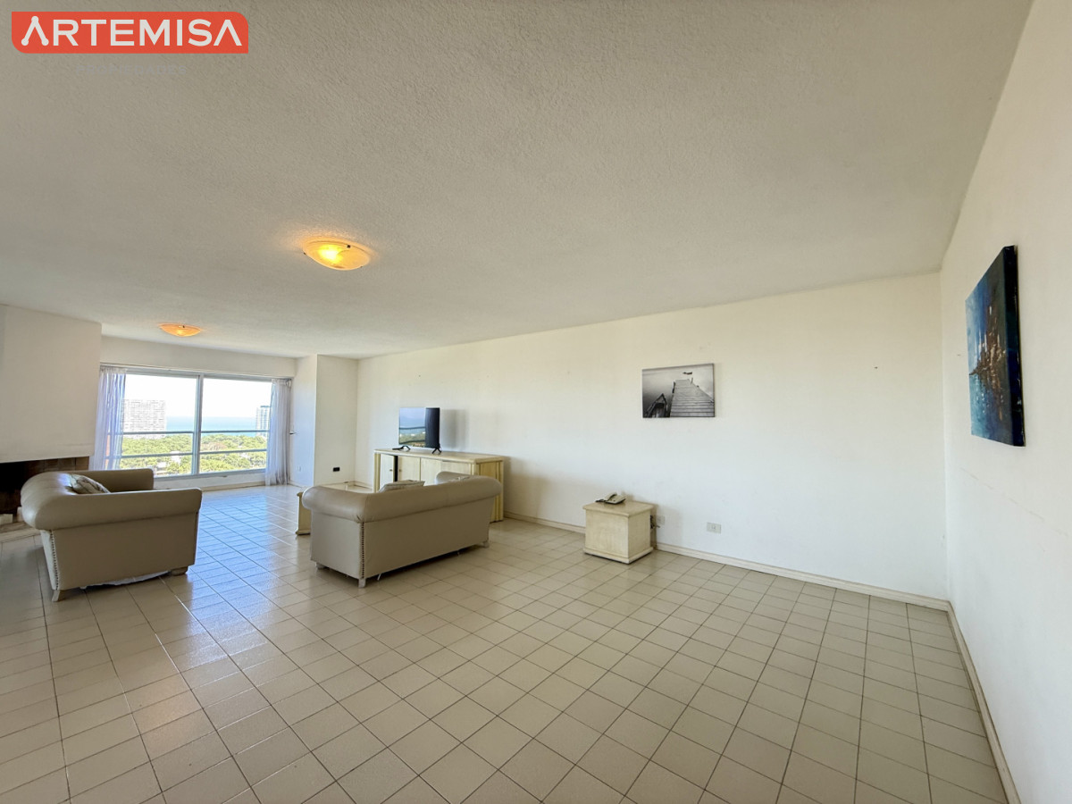 Apartamento ID.911 - Venta de Apartamento  Parquemar Bosque  Parada 15 de Av. Roosevelt, Punta del Este