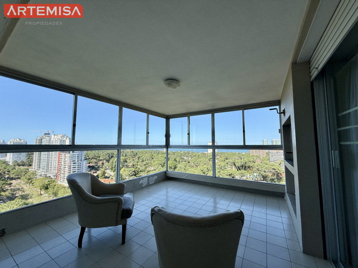 Apartamento ID.911 - Venta de Apartamento  Parquemar Bosque  Parada 15 de Av. Roosevelt, Punta del Este