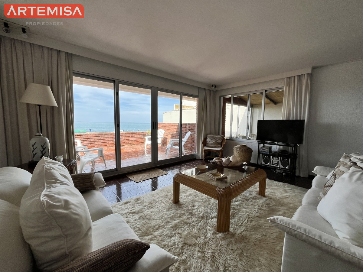 Apartamento ID.692 - Excelente propiedad en primera linea de playa brava 