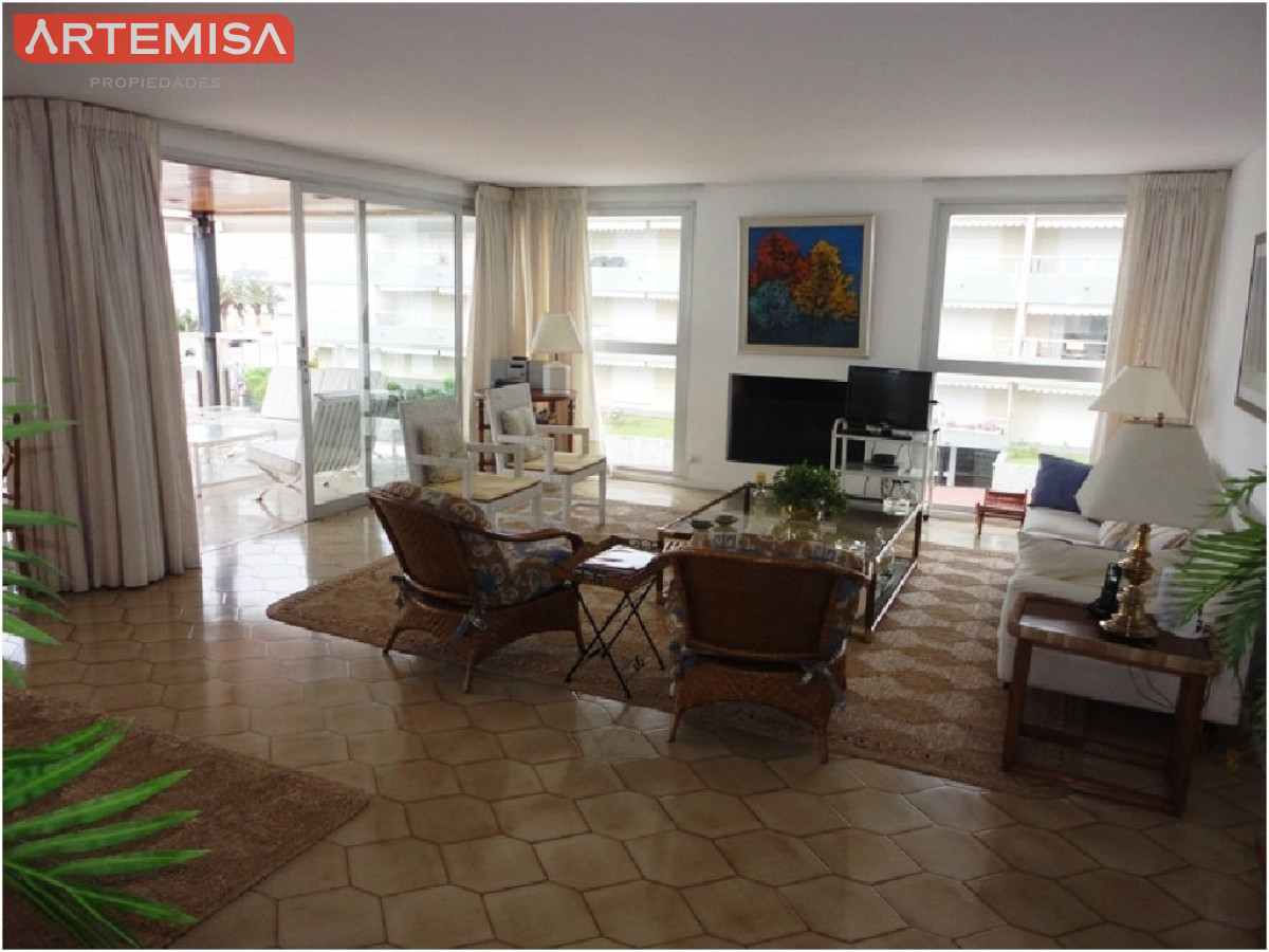 Apartamento ID.814 - Apartamento en Venta – Edificio Brioni, Punta del Este