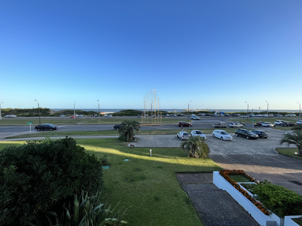 Apartamento ID.927 - Apartamento en venta - 2 dormitorios + ½ | 2 baños | cochera techada