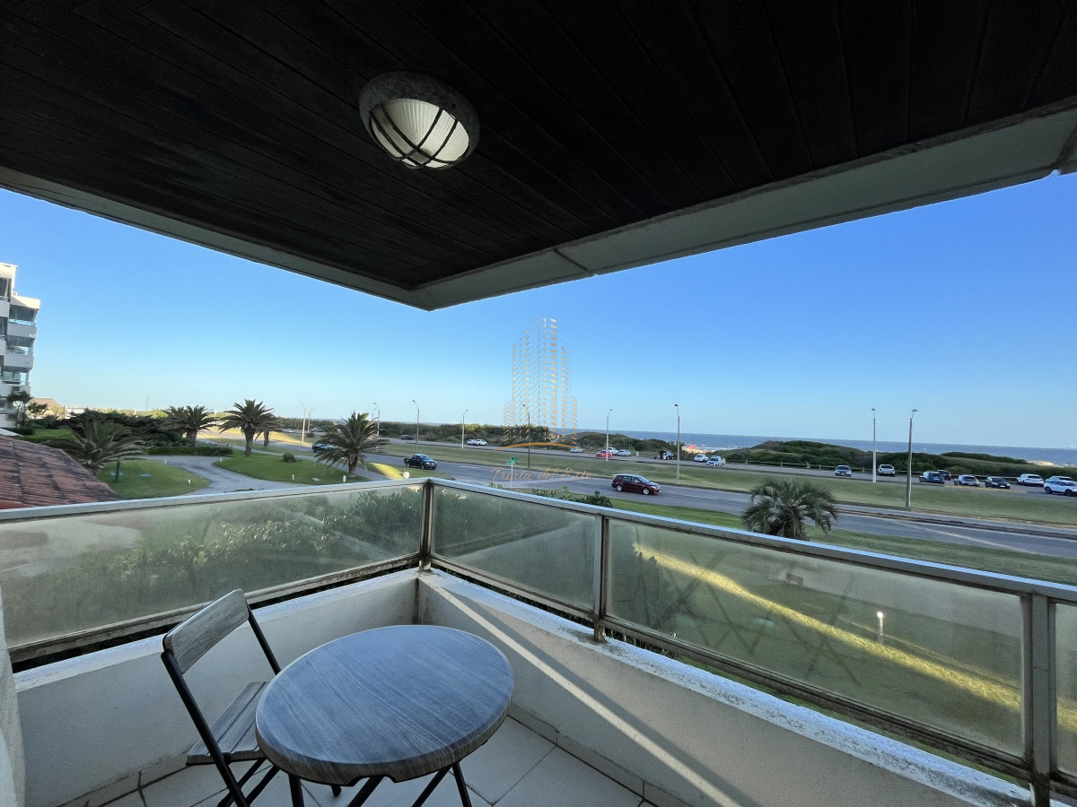 Apartamento ID.927 - Apartamento en venta - 2 dormitorios + ½ | 2 baños | cochera techada