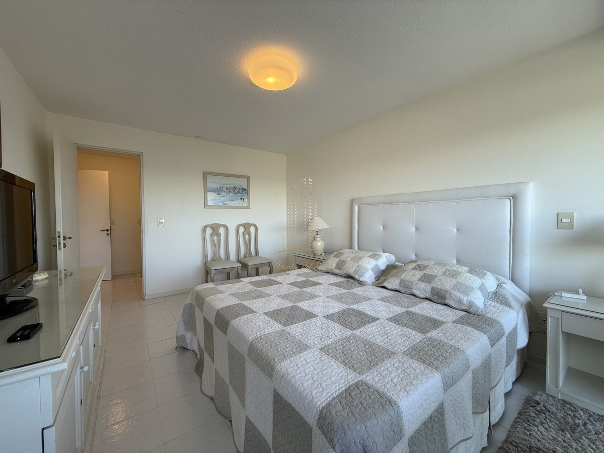 Apartamento ID.835 - Apartamento en Venta en Punta del Este, frente al mar