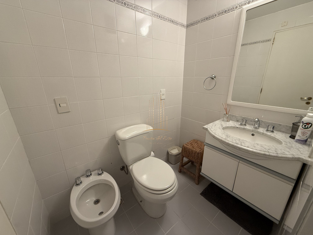 Apartamento ID.835 - Apartamento en Venta en Punta del Este, frente al mar