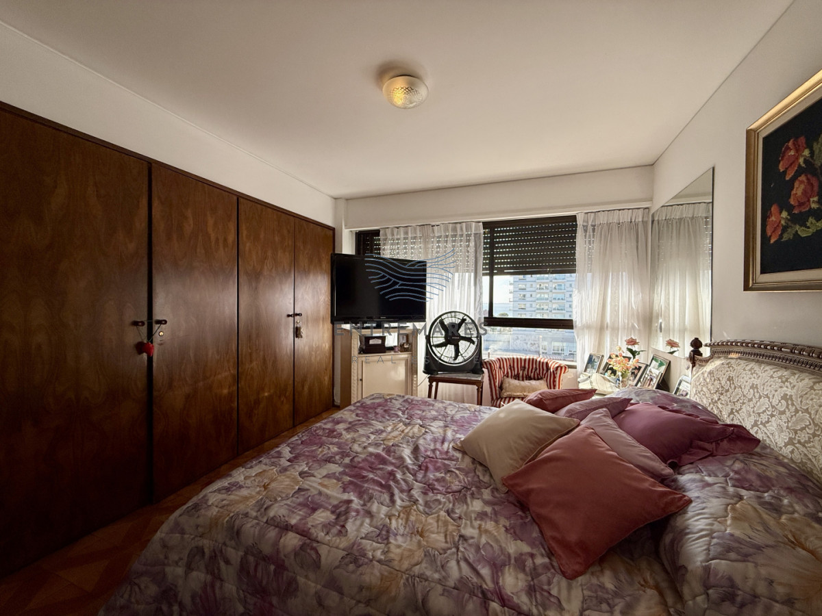 Apartamento ID.382 - Venta  Amplio Apartamento en Torre Amalfi  Playa Mansa