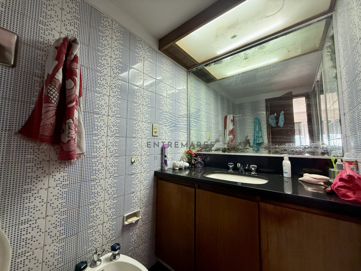 Apartamento ID.382 - Venta  Amplio Apartamento en Torre Amalfi  Playa Mansa