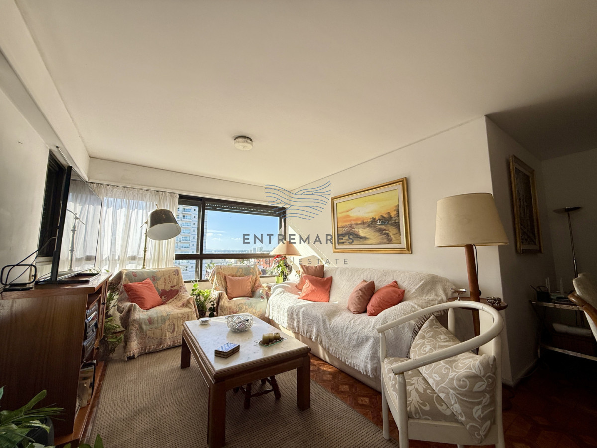 Apartamento ID.382 - Venta  Amplio Apartamento en Torre Amalfi  Playa Mansa