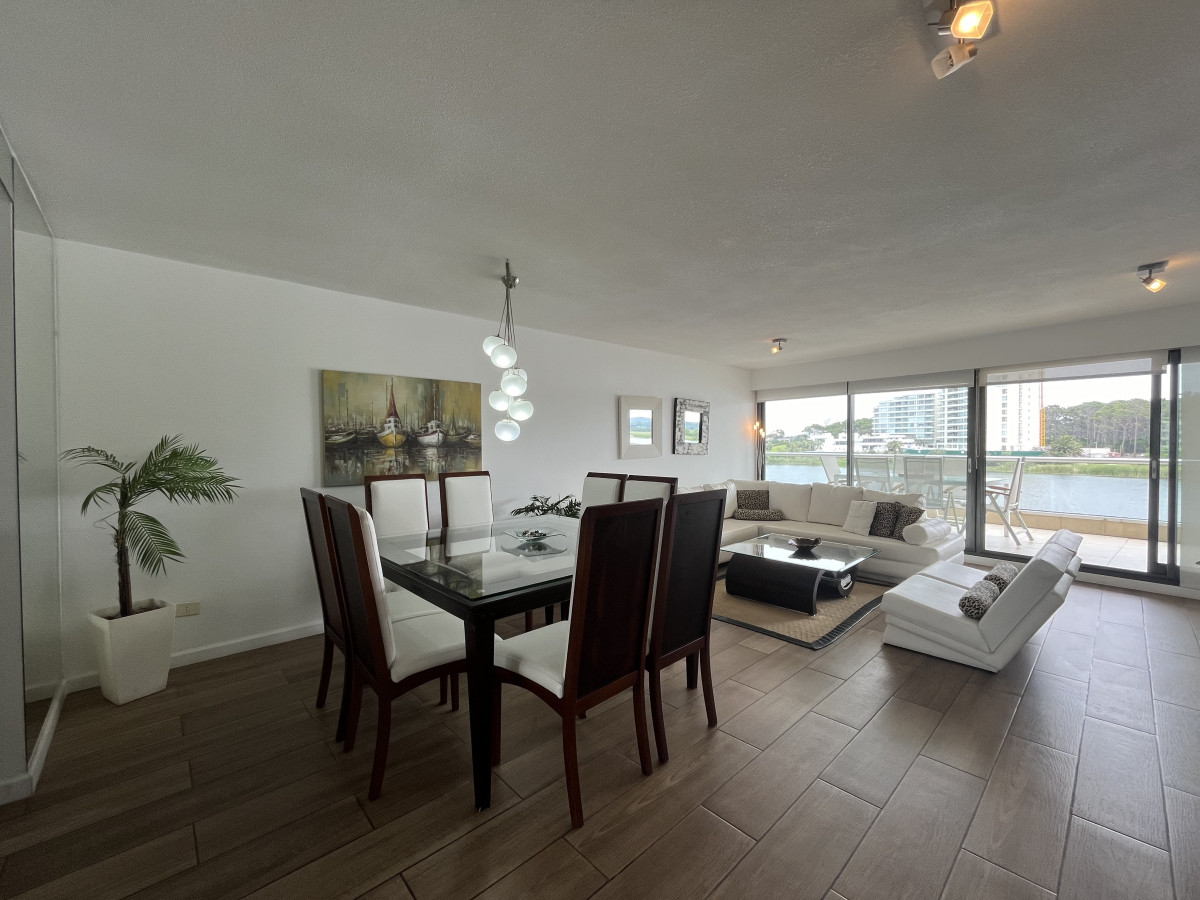 Venta apartamento de 3 dorm, sobre la Laguna