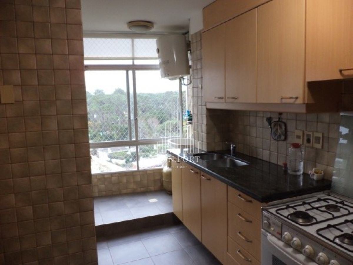 Apartamento ID.116 - bicado sobre la Avda. ROOSVELT, estratégicamente a metros del Punta Shopping  ESCUCHA OFERTAS