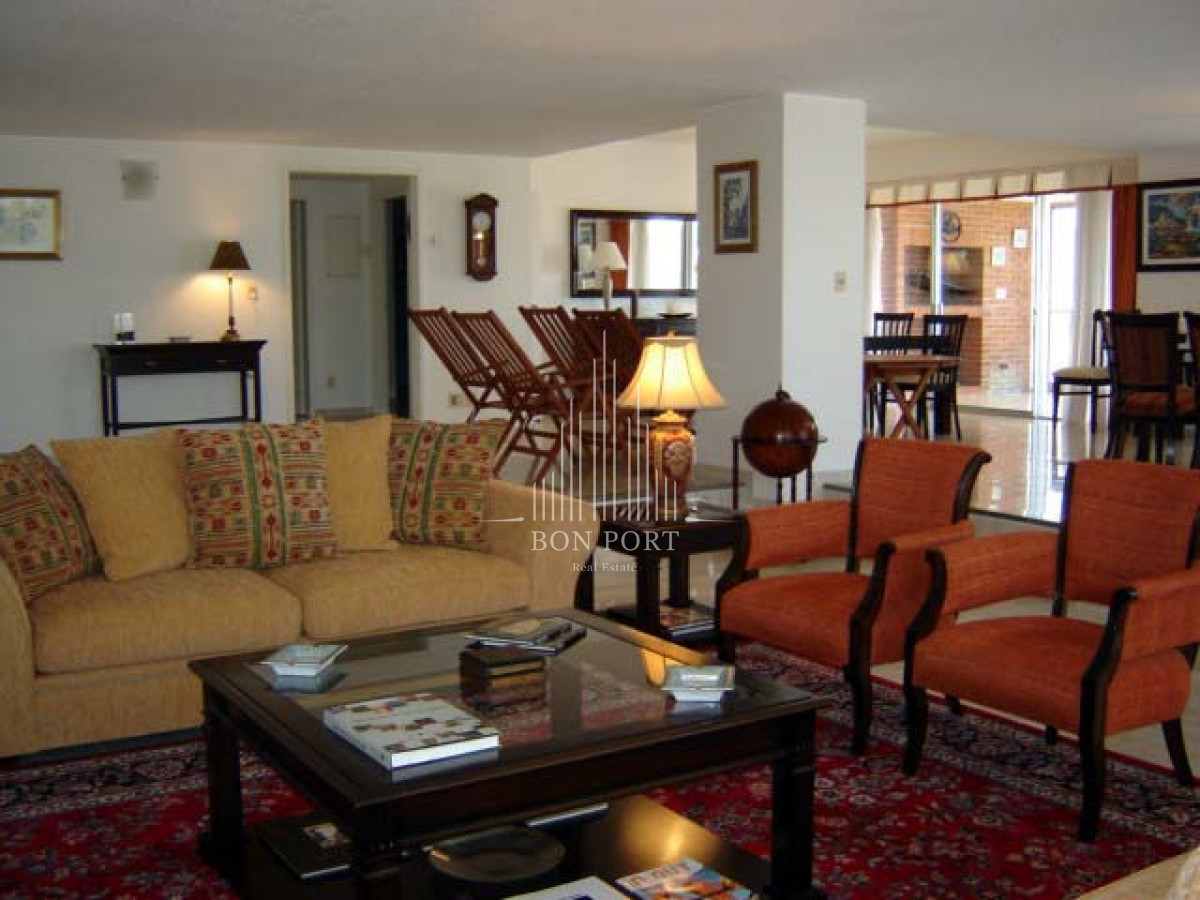 Apartamento ID.260 - Playa mansa amplia terraza 