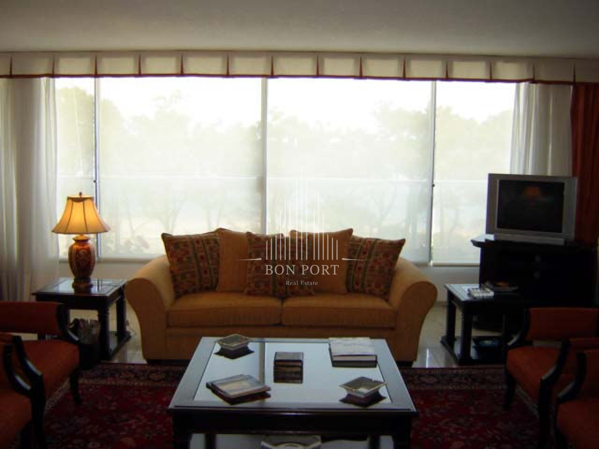 Apartamento ID.260 - Playa mansa amplia terraza 