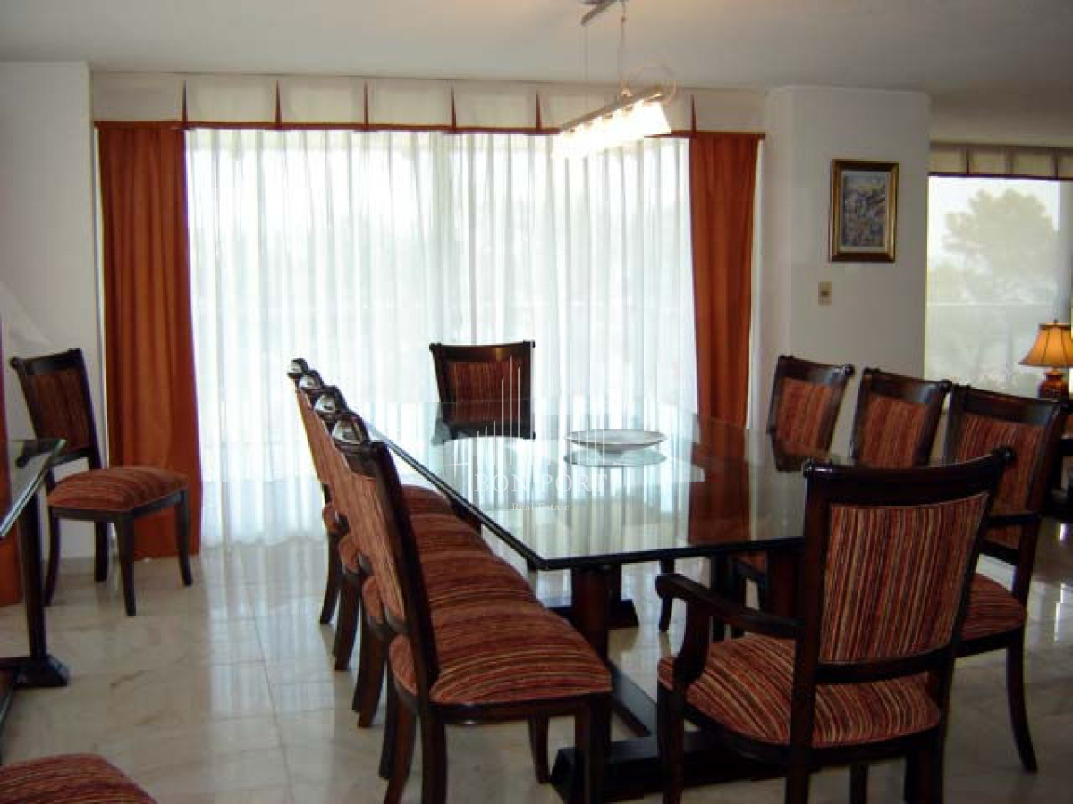 Apartamento ID.260 - Playa mansa amplia terraza 