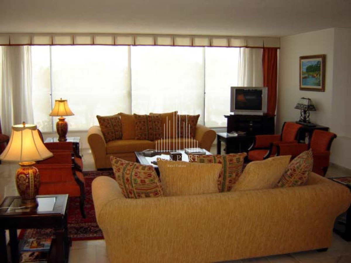 Apartamento ID.260 - Playa mansa amplia terraza 
