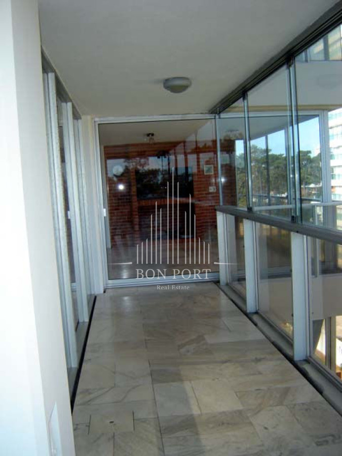 Apartamento ID.260 - Playa mansa amplia terraza 