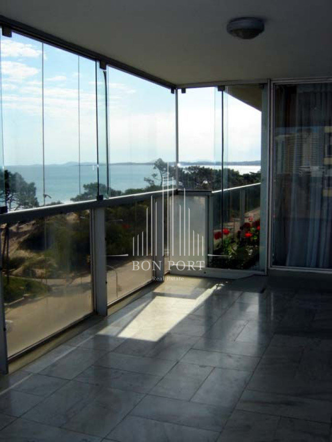 Apartamento ID.260 - Playa mansa amplia terraza 