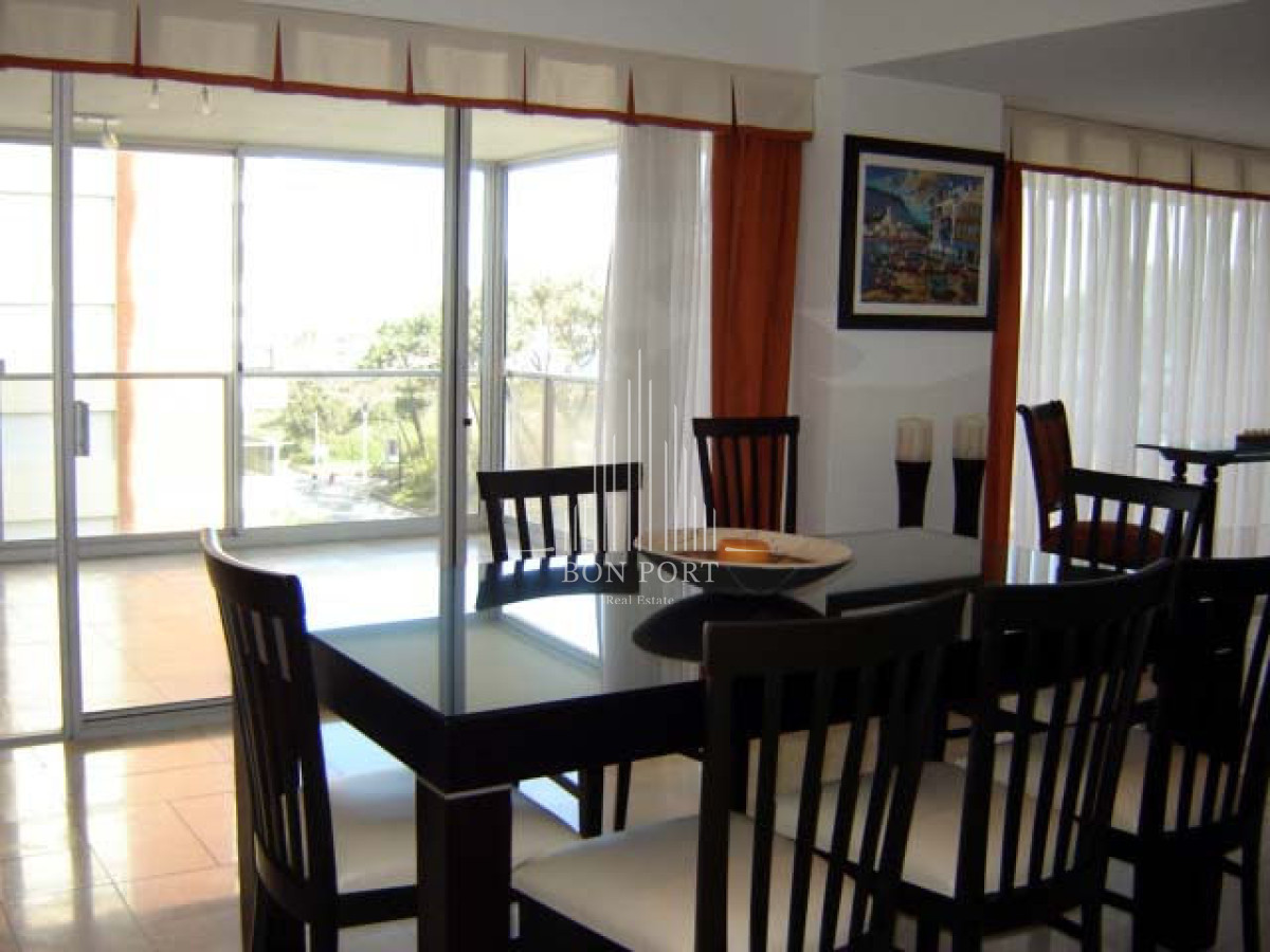 Apartamento ID.260 - Playa mansa amplia terraza 