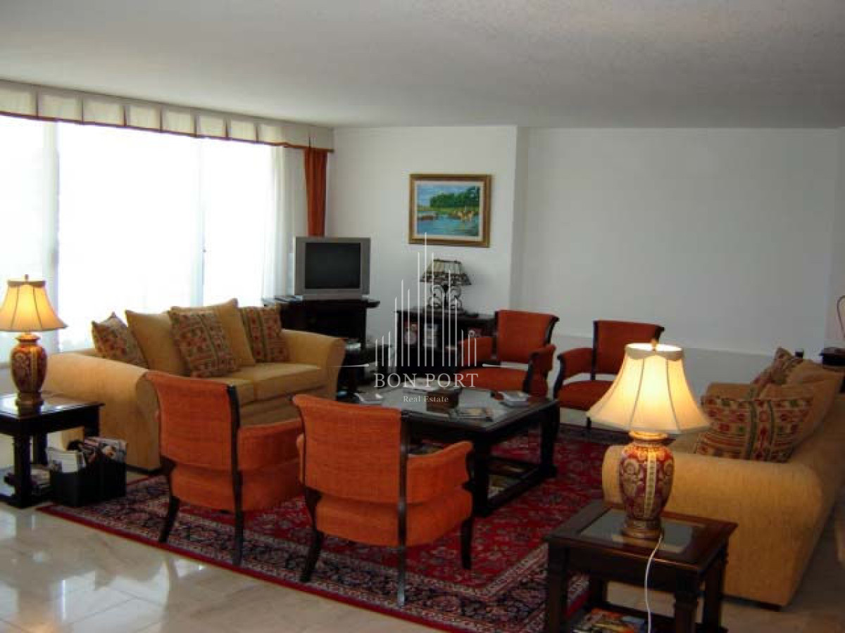 Apartamento ID.260 - Playa mansa amplia terraza 