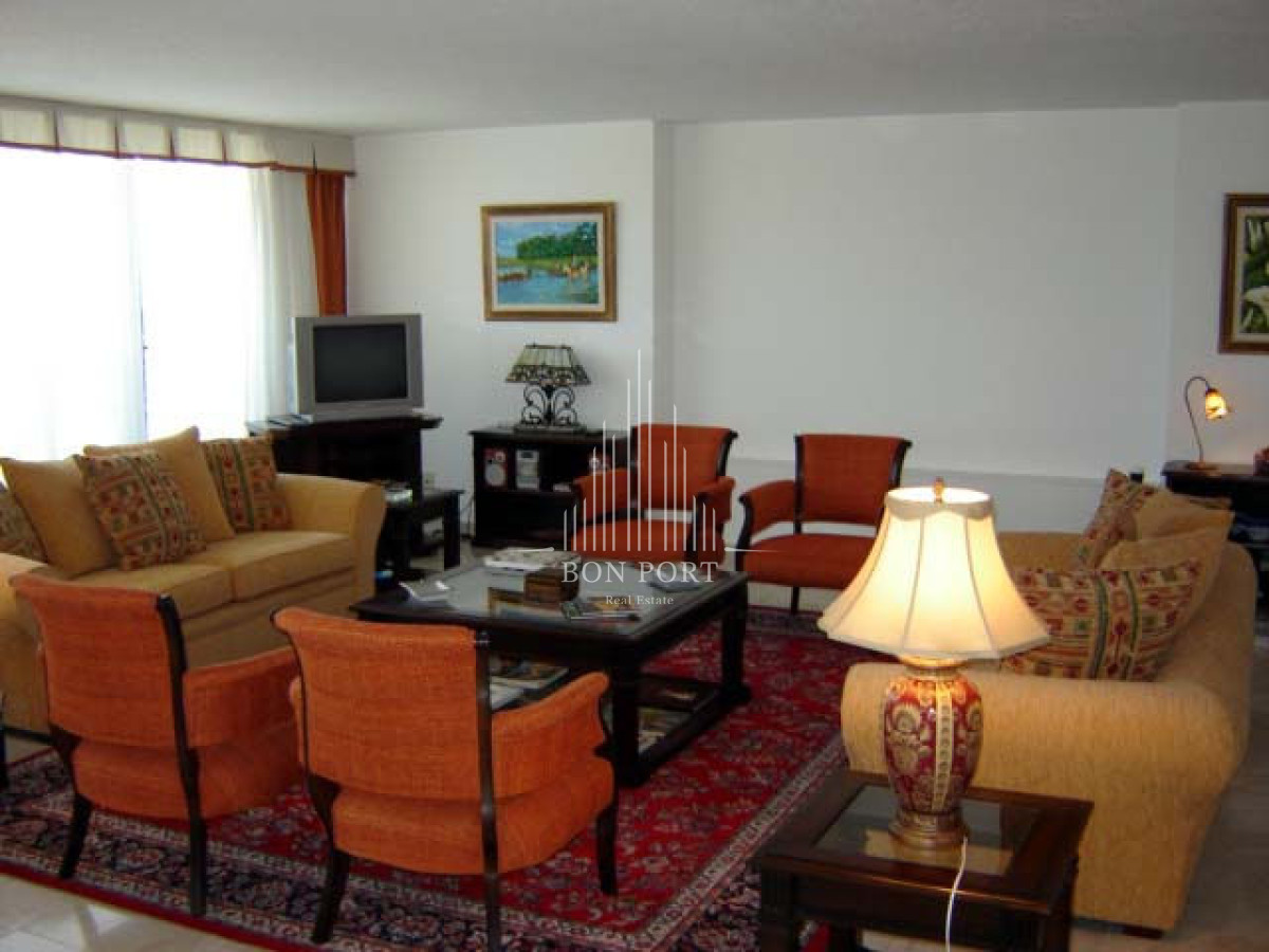 Apartamento ID.260 - Playa mansa amplia terraza 