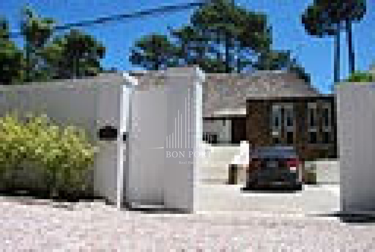 Casa ID.261 - Casa en venta en Barrio Lugano  Punta del Este