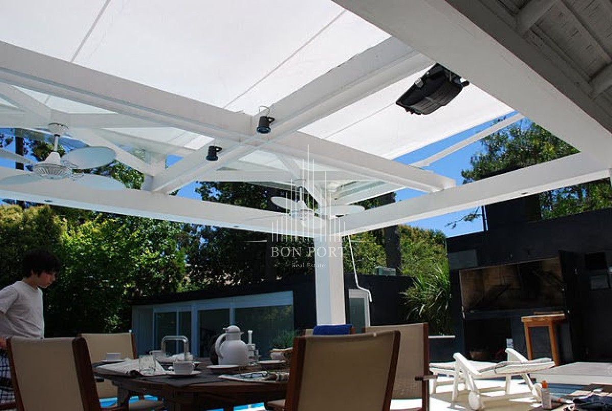 Casa ID.261 - Casa en venta en Barrio Lugano  Punta del Este