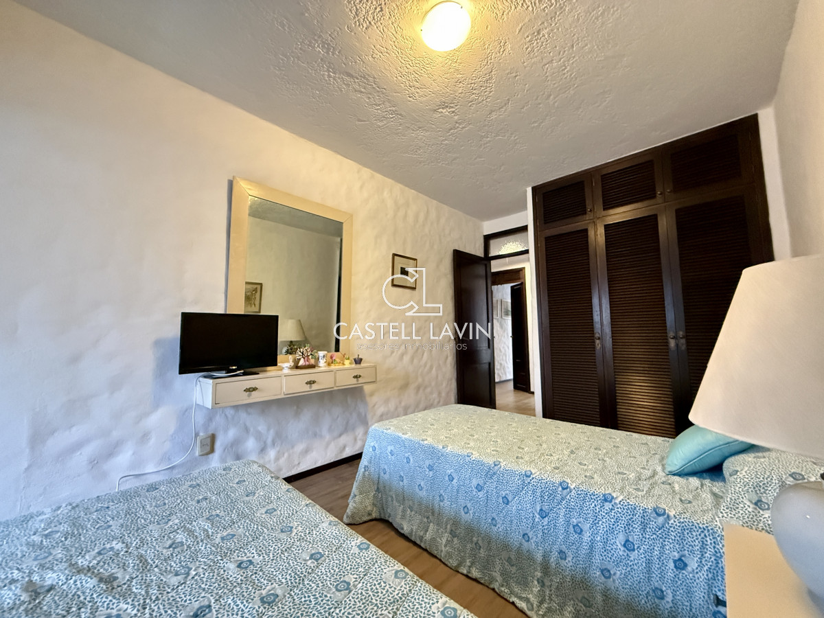 Apartamento ID.786 - Venta Apartamento vista total al mar Península Punta del Este