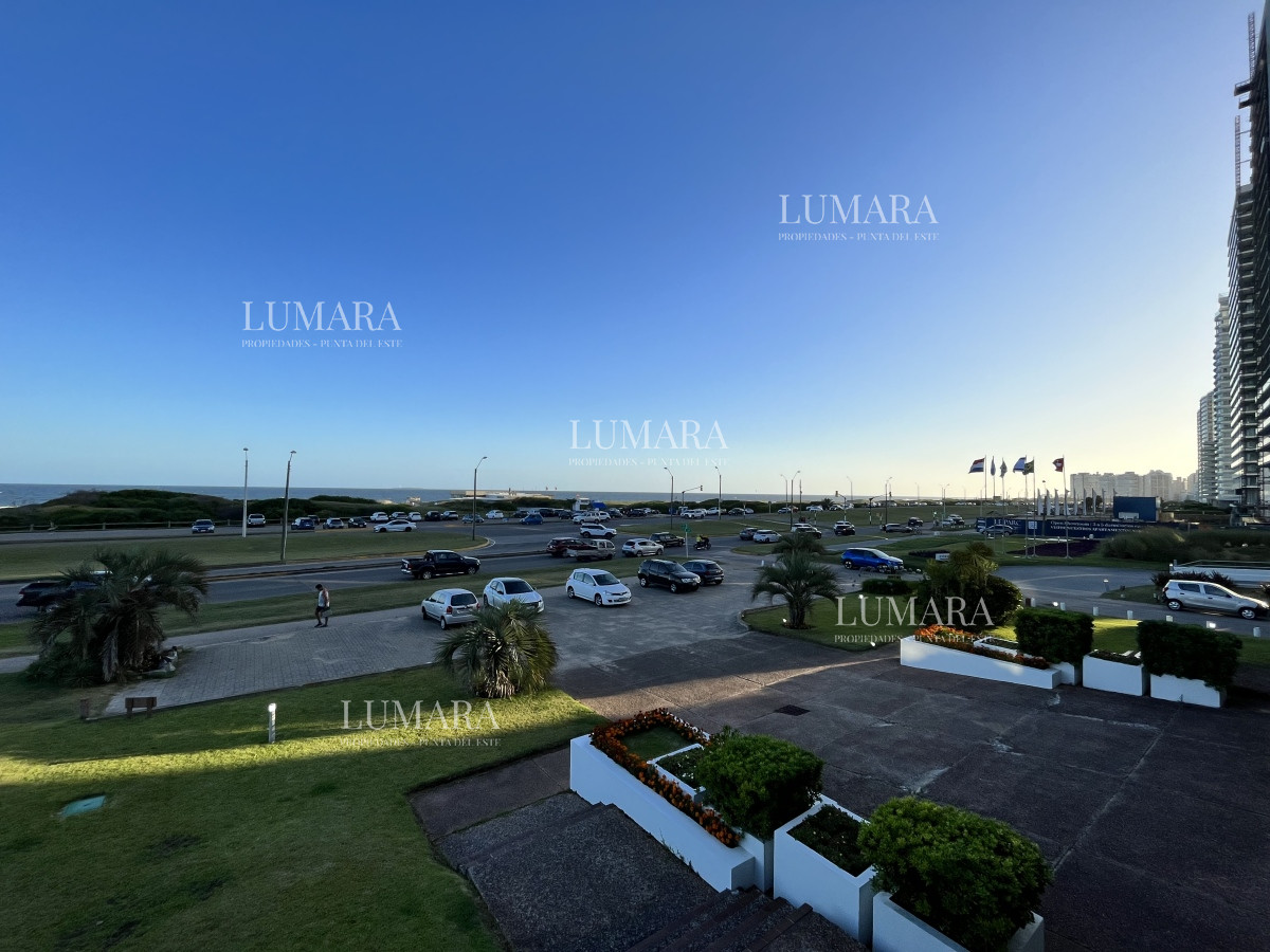 Apartamento ID.2463 - Apartamento en venta - 2 dormitorios + ½ | 2 baños | cochera techada