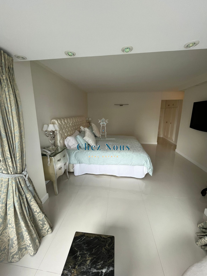 Apartamento ID.296 - EXCELENTE UNIDAD TODO RECICLADO PRIMERA LINEA AL MAR