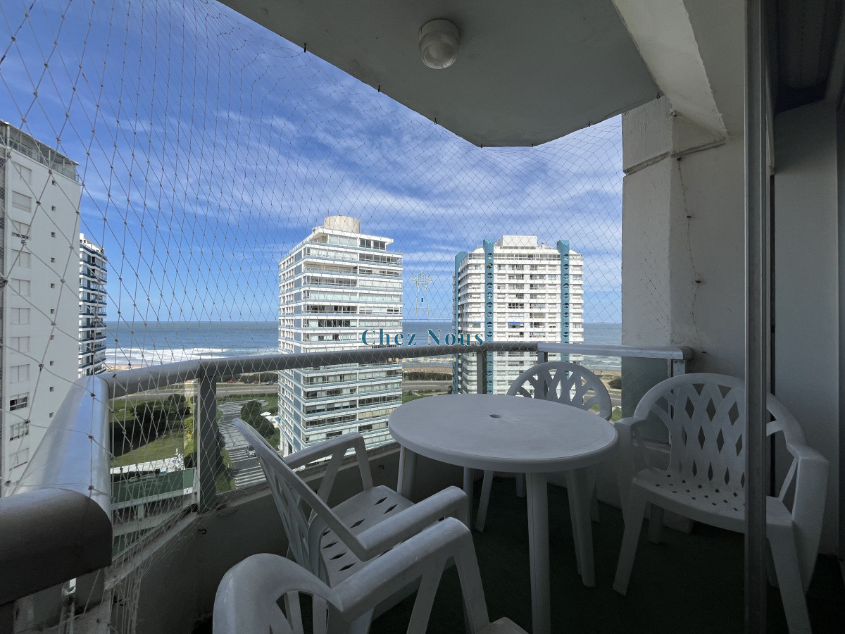 Apartamento ID.842 - con piscina,garage y serv de mucama,vista total al mar