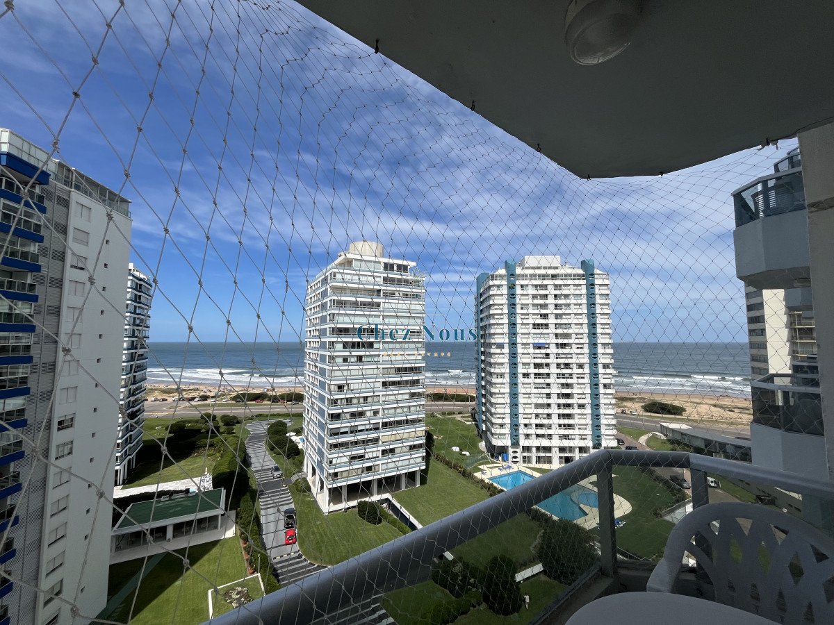 Apartamento ID.842 - con piscina,garage y serv de mucama,vista total al mar