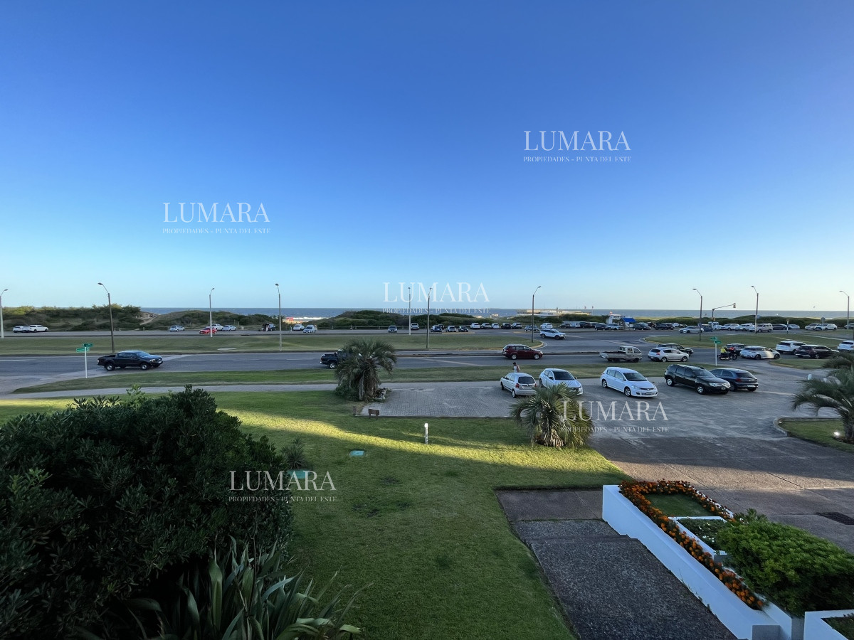Apartamento ID.2463 - Apartamento en venta - 2 dormitorios + ½ | 2 baños | cochera techada