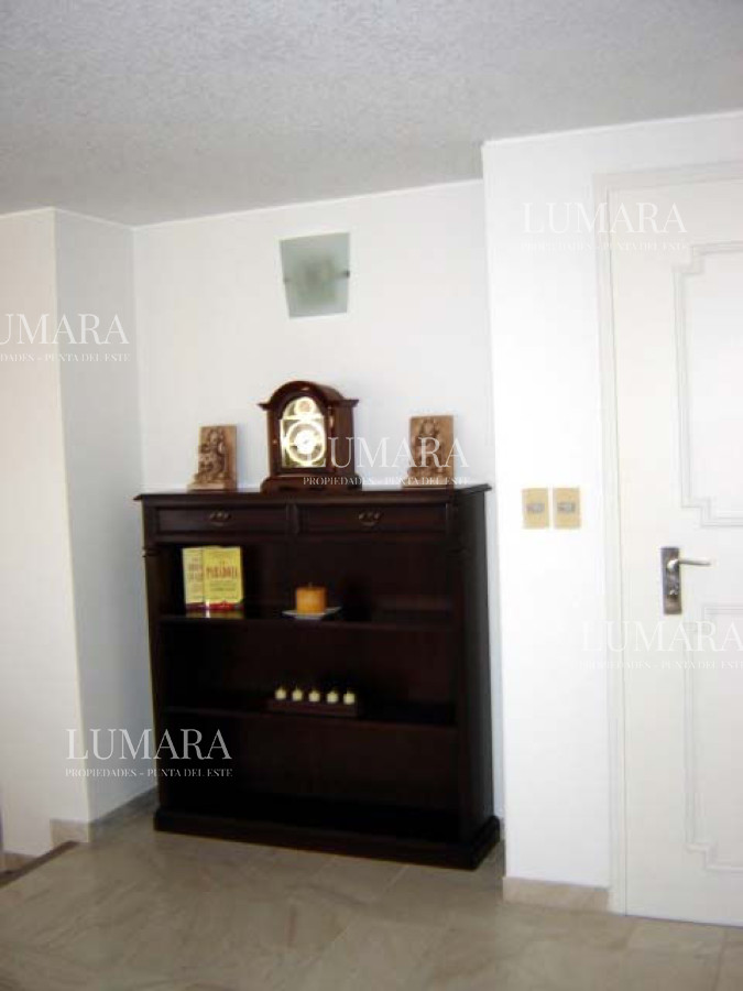 Apartamento ID.2334 - Playa mansa amplia terraza 